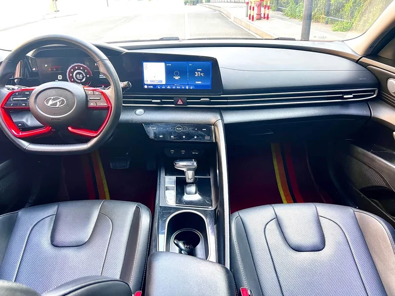Hyundai Elantra — фото 11