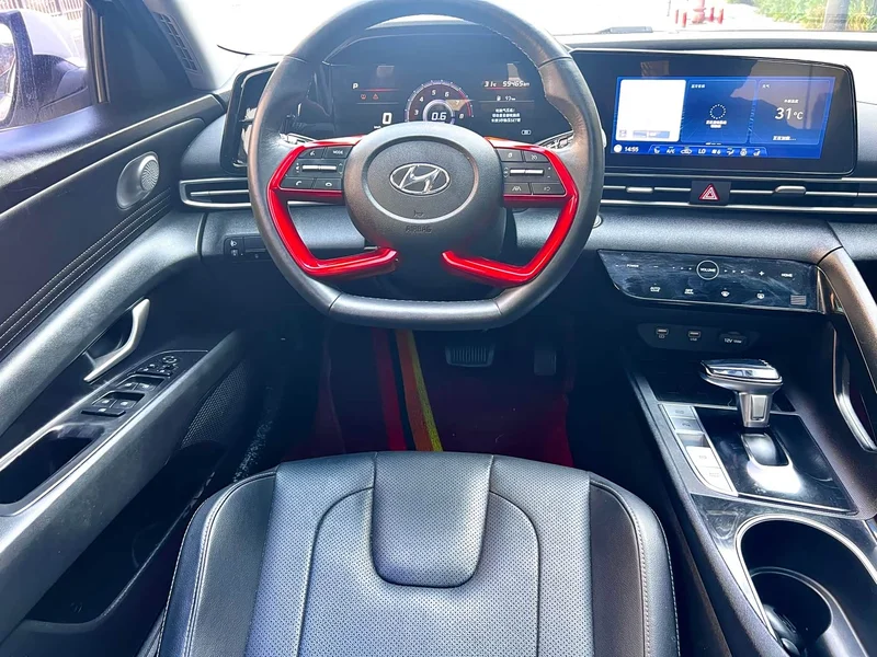 Hyundai Elantra — фото 12