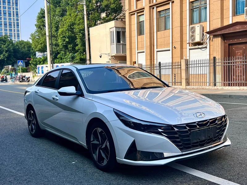 Hyundai Elantra — фото 2