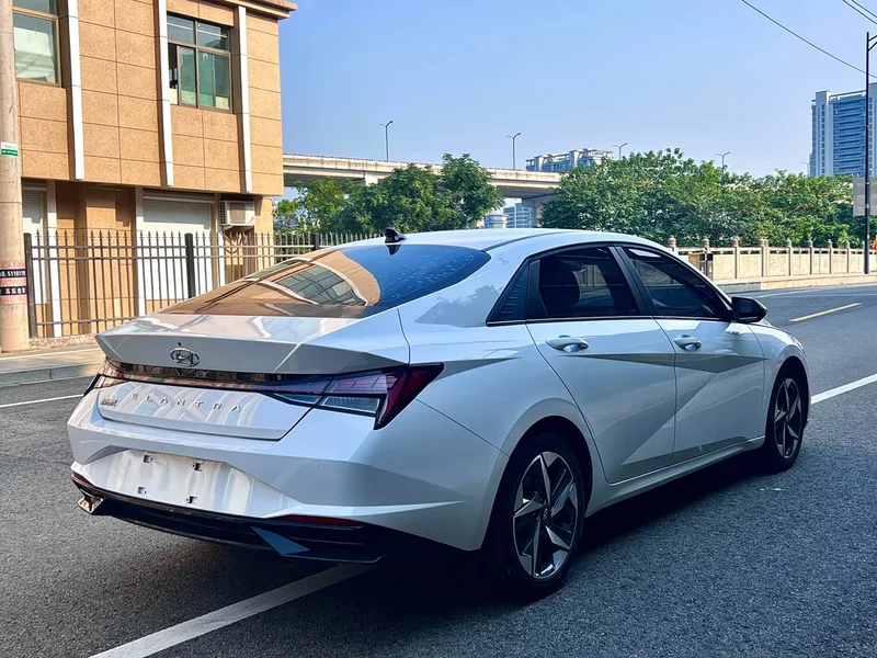 Hyundai Elantra — фото 6