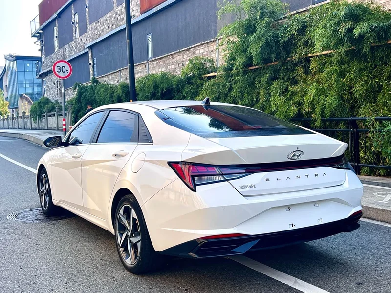 Hyundai Elantra — фото 8
