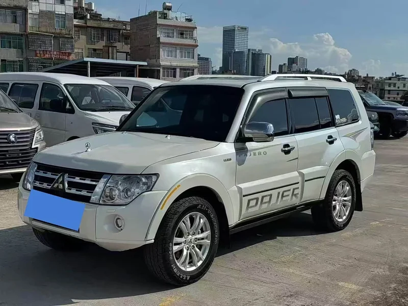 Mitsubishi Pajero (Imported) — фото 1