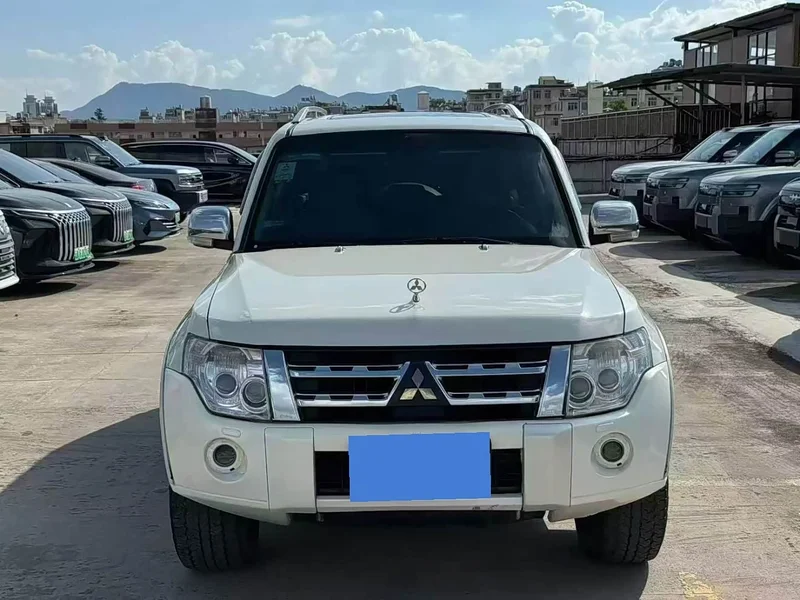 Mitsubishi Pajero (Imported) — фото 2