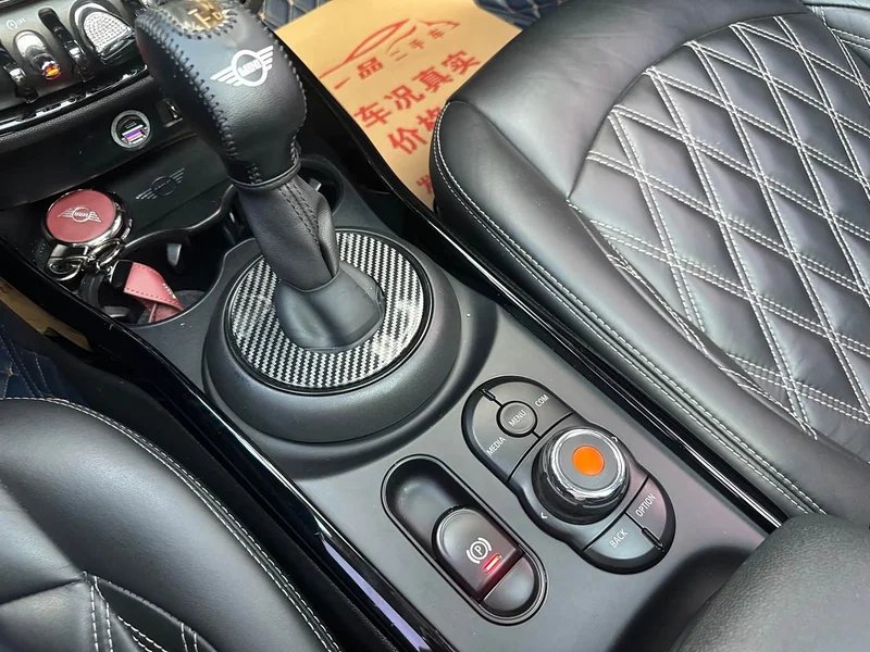 MINI CLUBMAN — фото 14