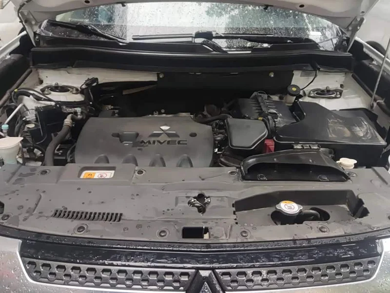 Mitsubishi Outlander — фото 10