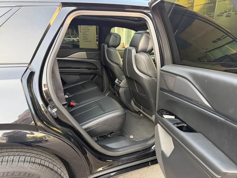 Cadillac XT5 — фото 17