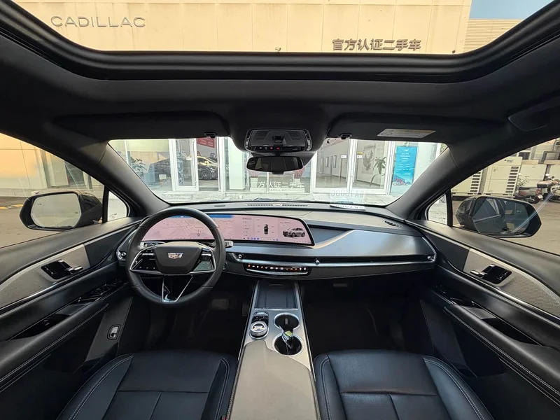 Cadillac XT5 — фото 18