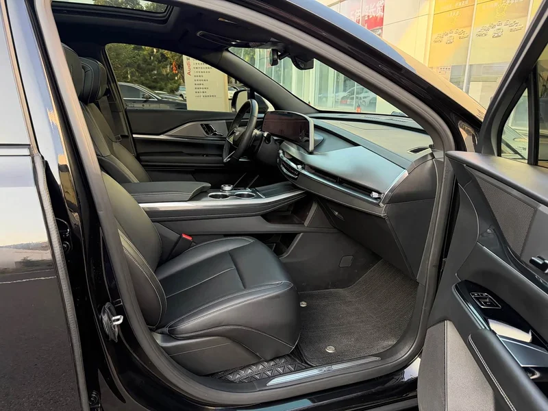 Cadillac XT5 — фото 19
