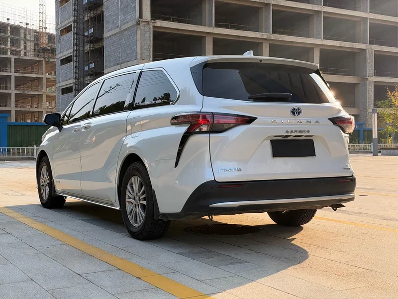 Toyota Sienna — фото 13