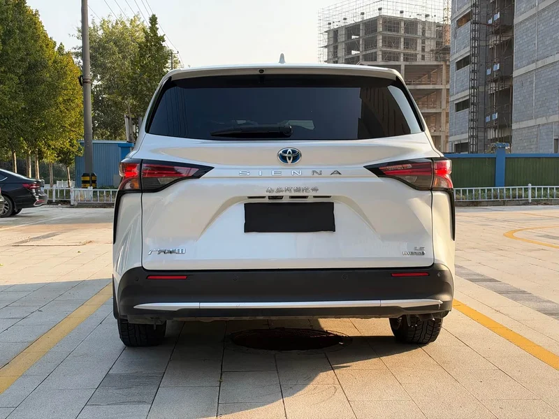 Toyota Sienna — фото 14