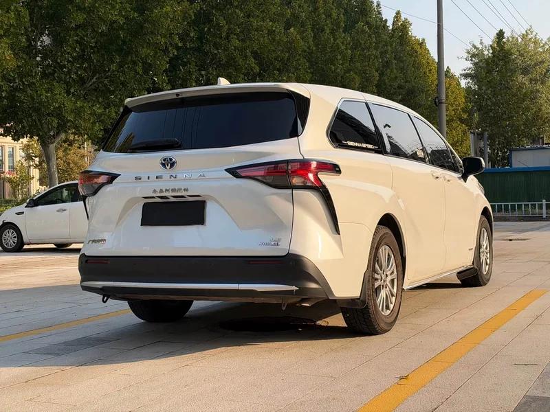 Toyota Sienna — фото 15