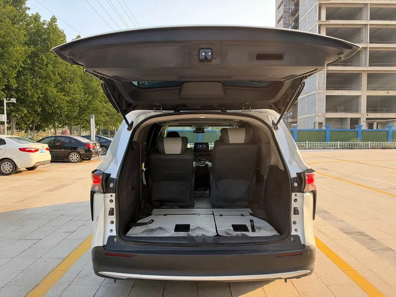 Toyota Sienna — фото 17