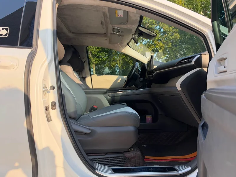 Toyota Sienna — фото 21