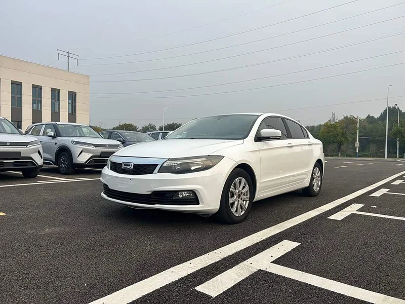 Qoros 3 — фото 1