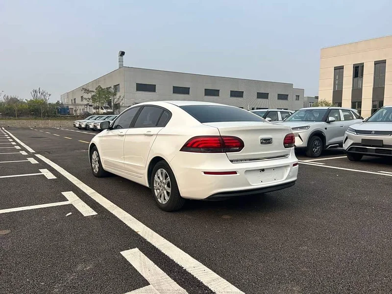 Qoros 3 — фото 7
