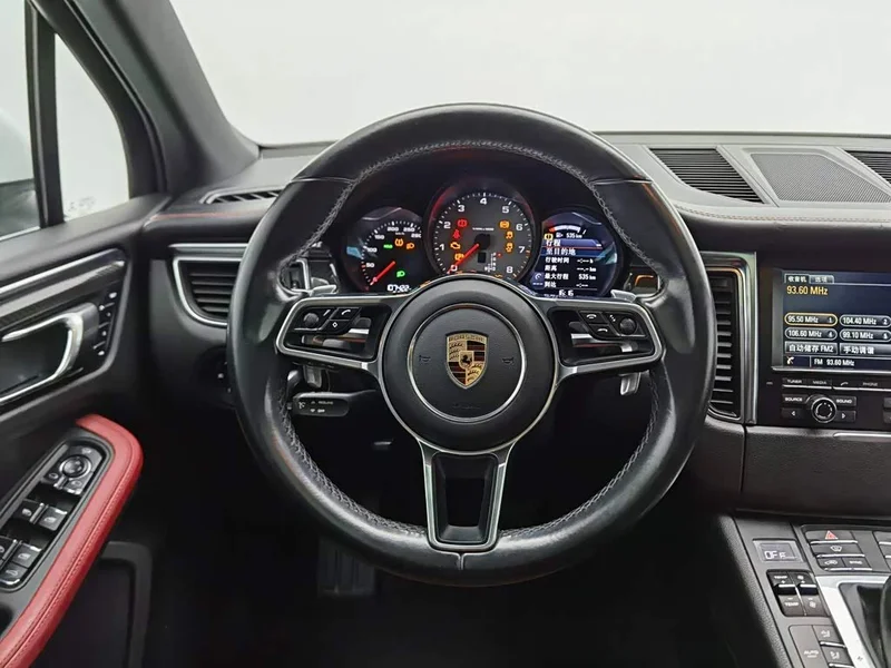 Porsche Macan — фото 11