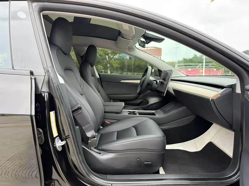 Tesla Model 3 — фото 12