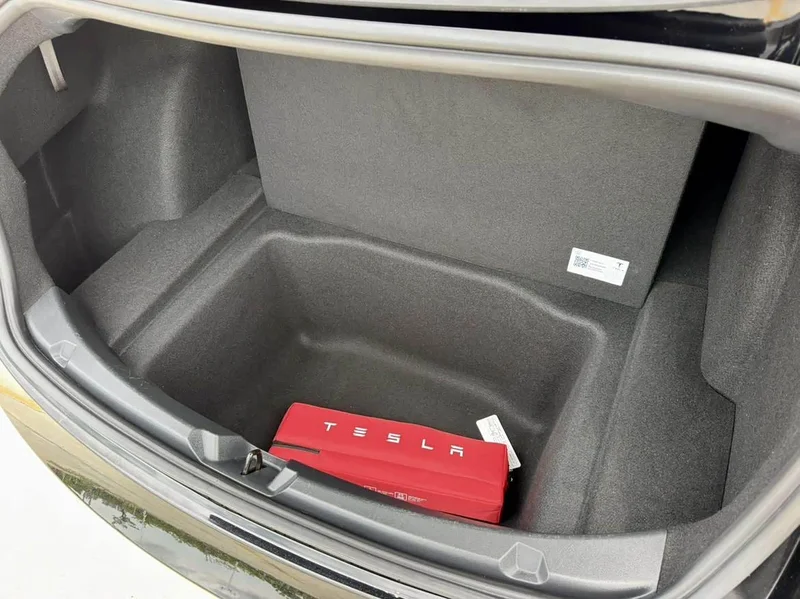 Tesla Model 3 — фото 19