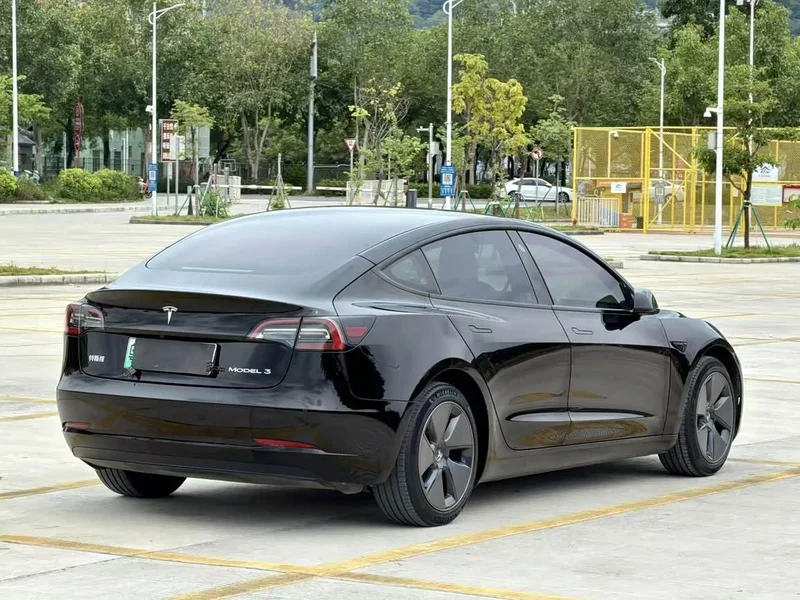 Tesla Model 3 — фото 8