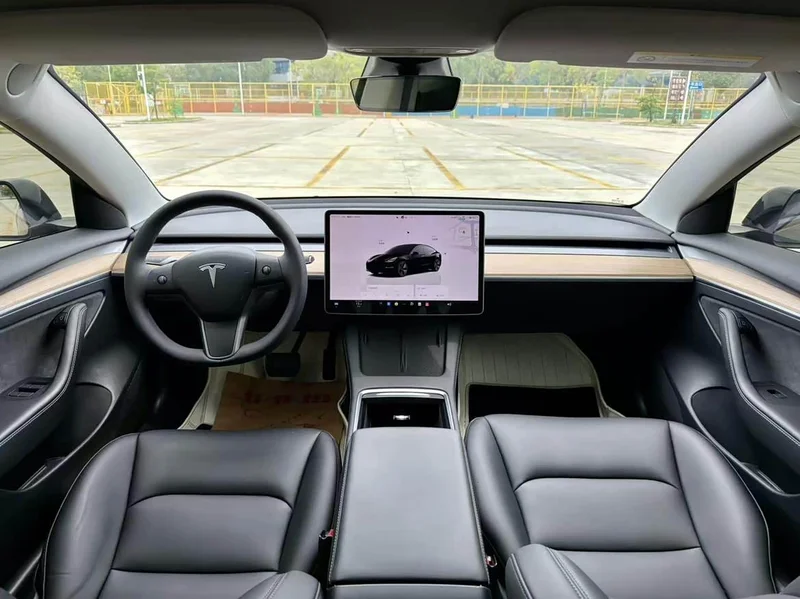 Tesla Model 3 — фото 9