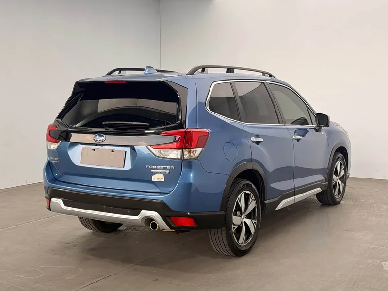 Subaru Forester — фото 4