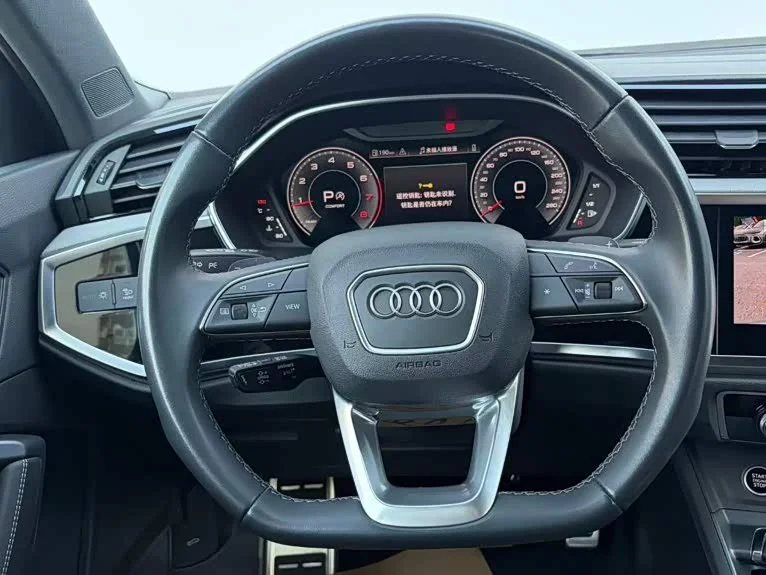 Audi Q3 — фото 12