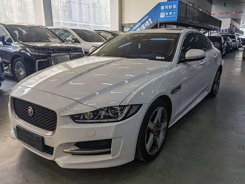 Jaguar XE — фото 1
