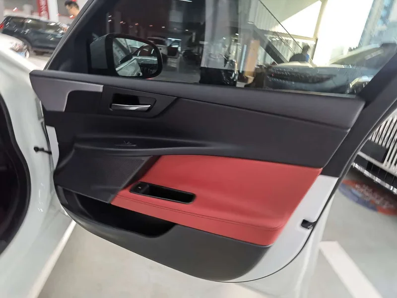 Jaguar XE — фото 16
