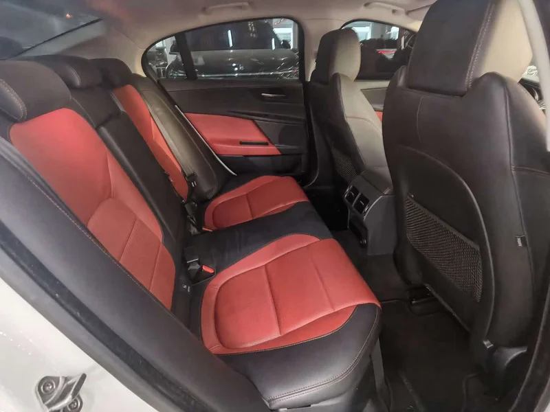 Jaguar XE — фото 17