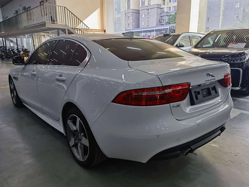 Jaguar XE — фото 3