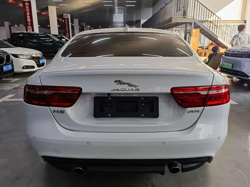 Jaguar XE — фото 4