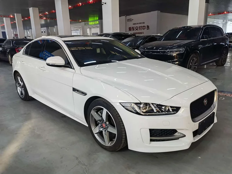 Jaguar XE — фото 5