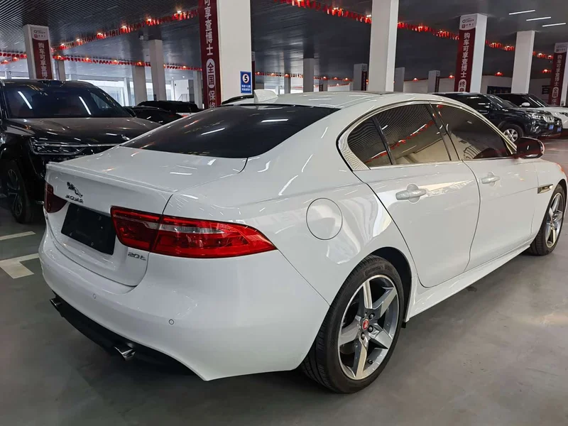 Jaguar XE — фото 6