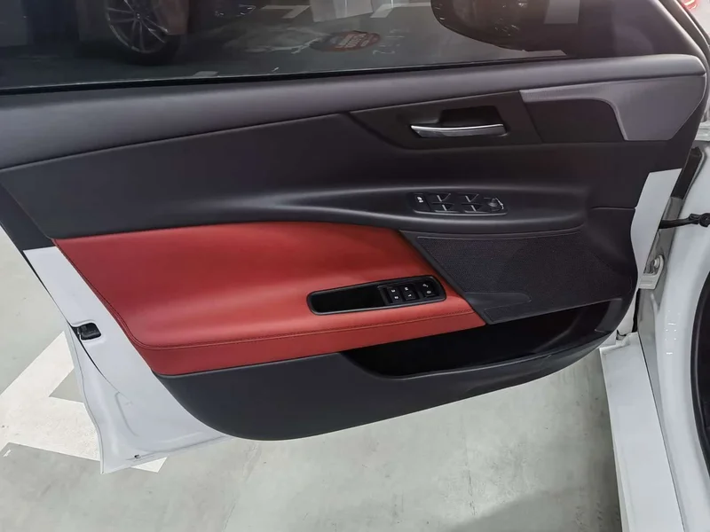 Jaguar XE — фото 9