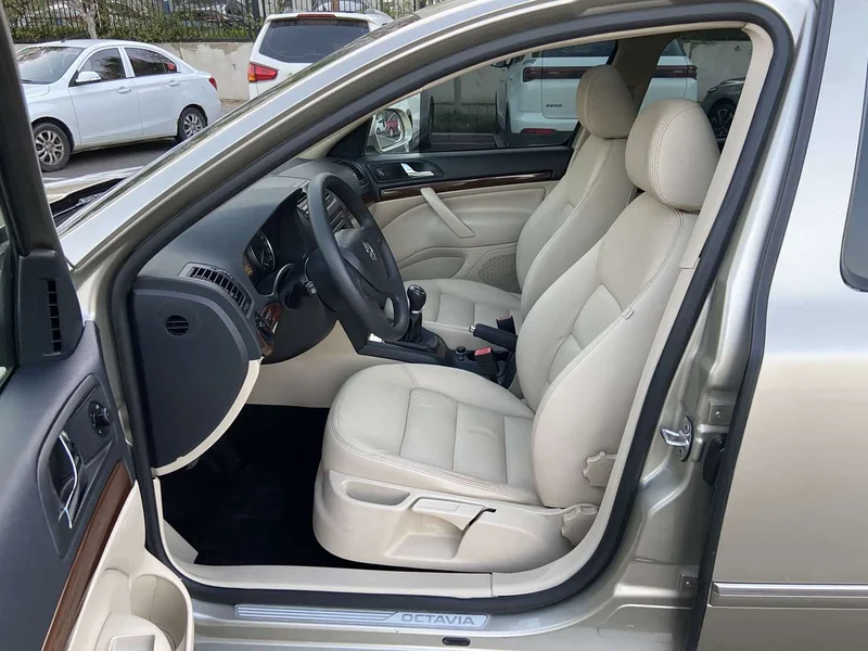 Volkswagen Octavia — фото 7