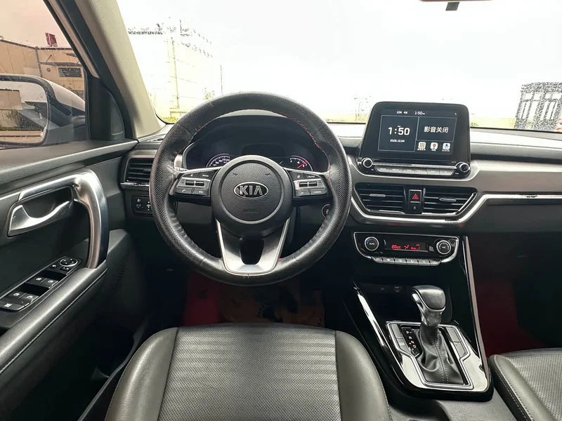 Kia Sportage — фото 12