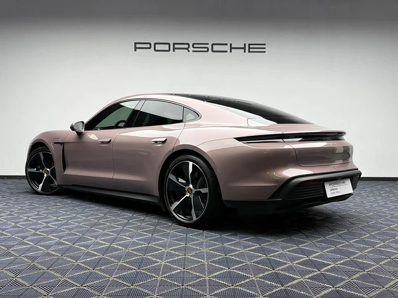 Porsche Taycan — фото 9
