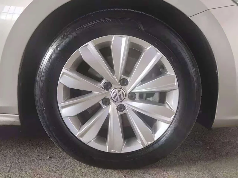 Volkswagen Passat — фото 11