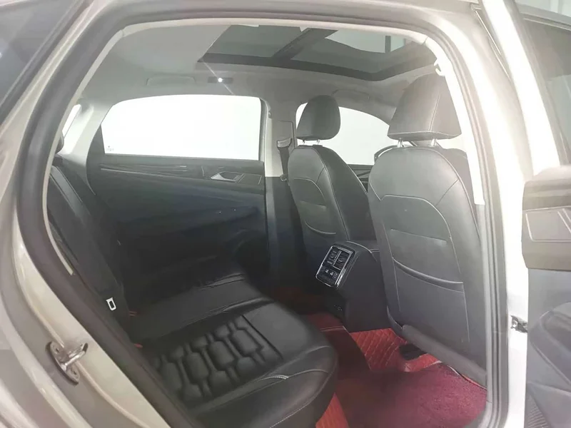 Volkswagen Passat — фото 8