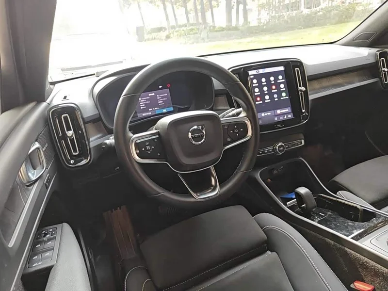Volvo XC40 New Energy — фото 11