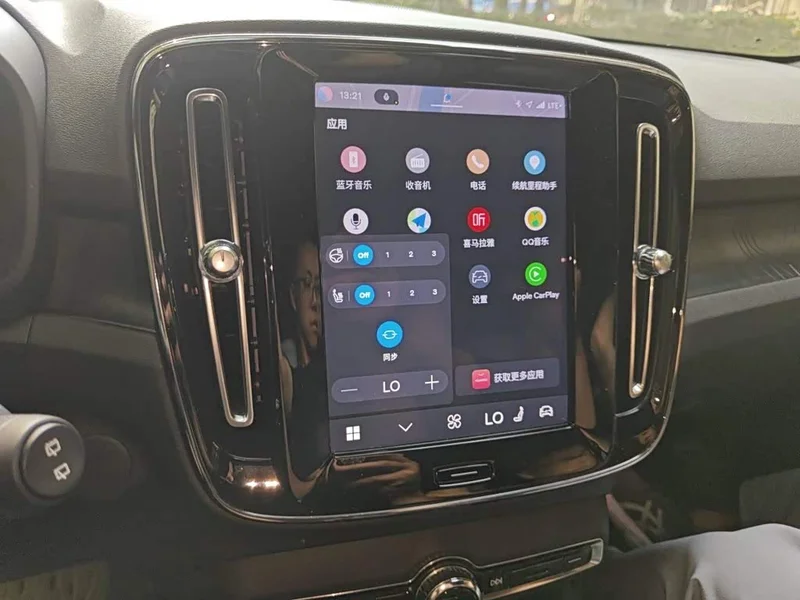 Volvo XC40 New Energy — фото 14