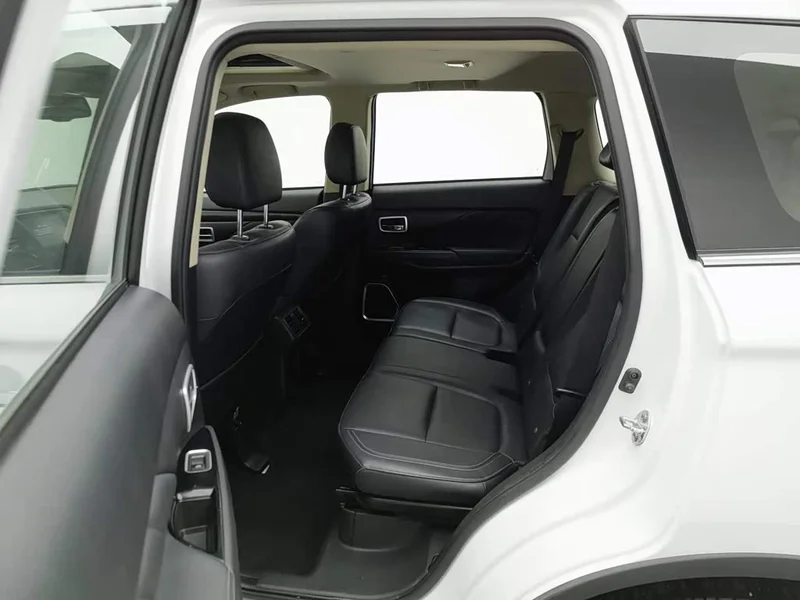 Mitsubishi Outlander — фото 15