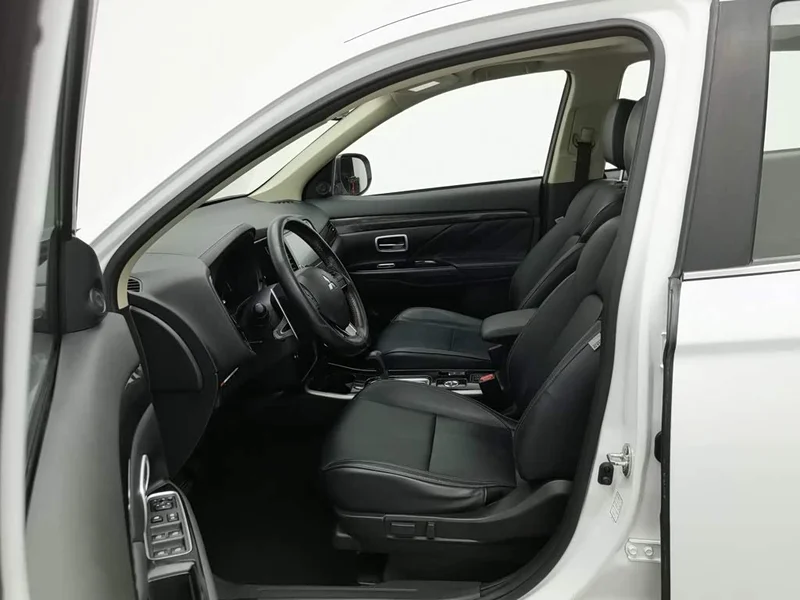 Mitsubishi Outlander — фото 10