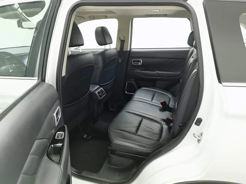 Mitsubishi Outlander — фото 15