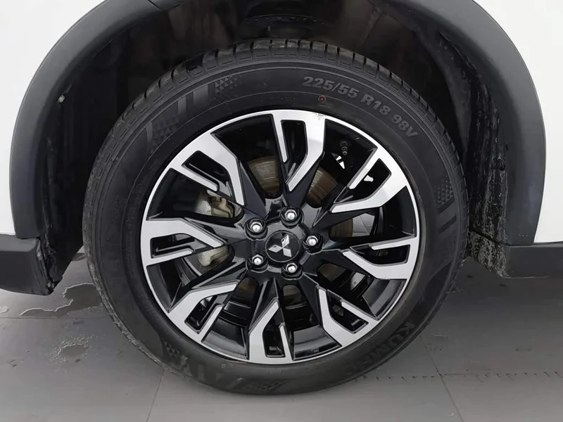 Mitsubishi Outlander — фото 17