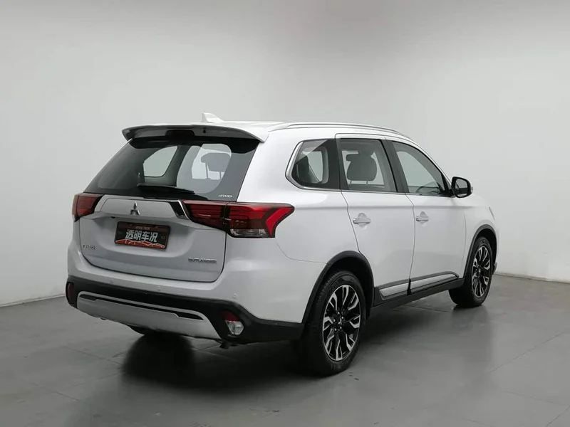 Mitsubishi Outlander — фото 2