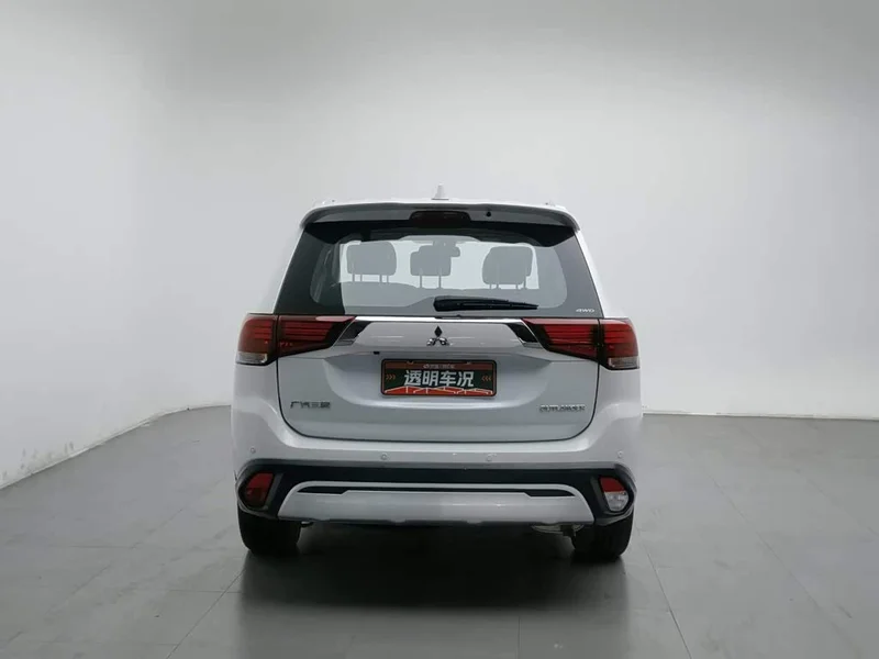 Mitsubishi Outlander — фото 4