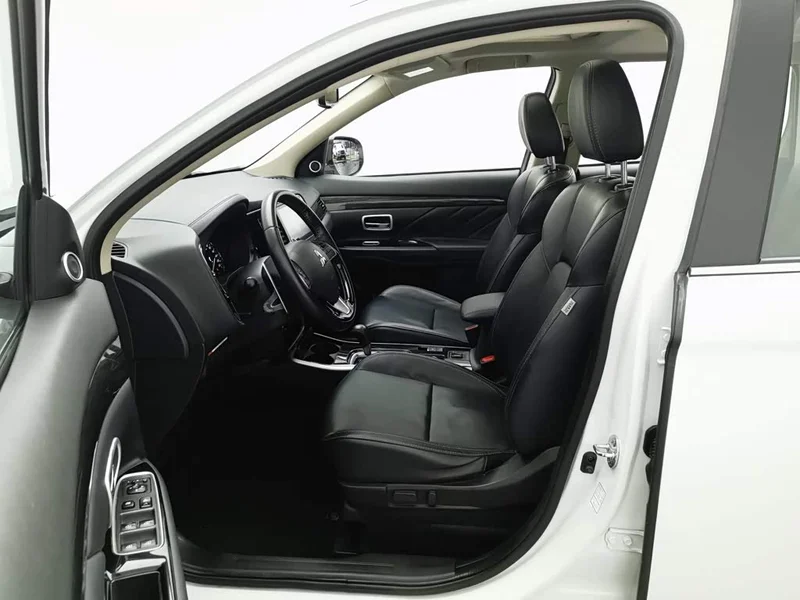 Mitsubishi Outlander — фото 10