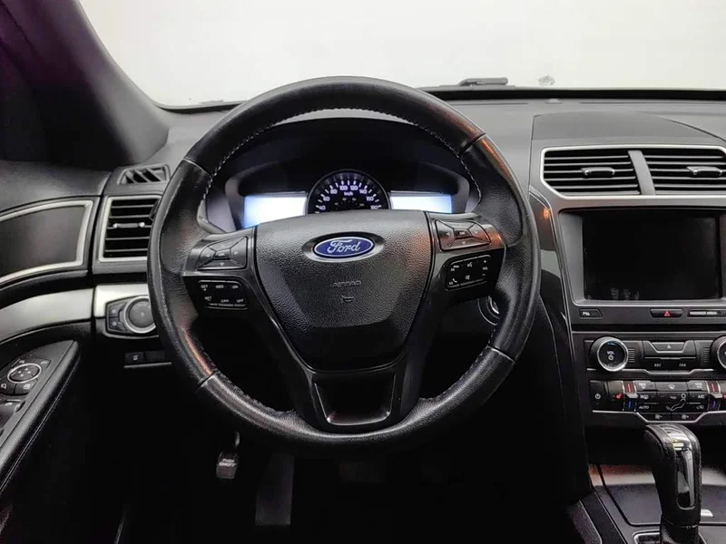 Ford Explorer — фото 11