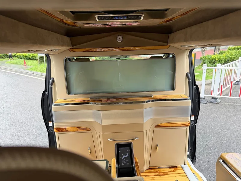 Toyota Alphard — фото 13